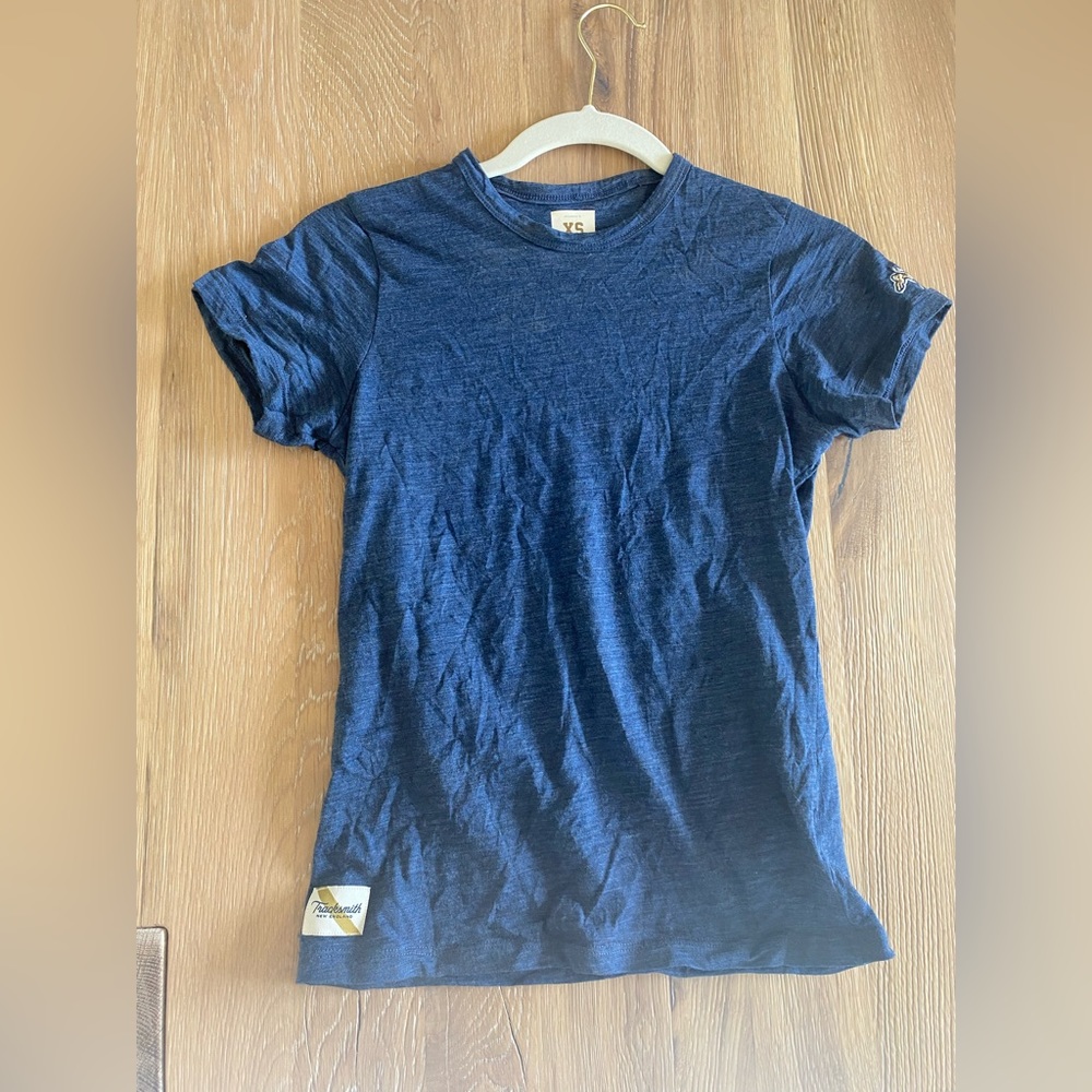 Tracksmith Harrier Tee - navy - XS (nwot)